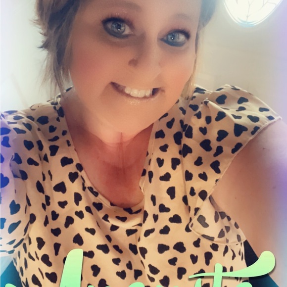 Meet your Posher, Micki - Picture 2 of 2